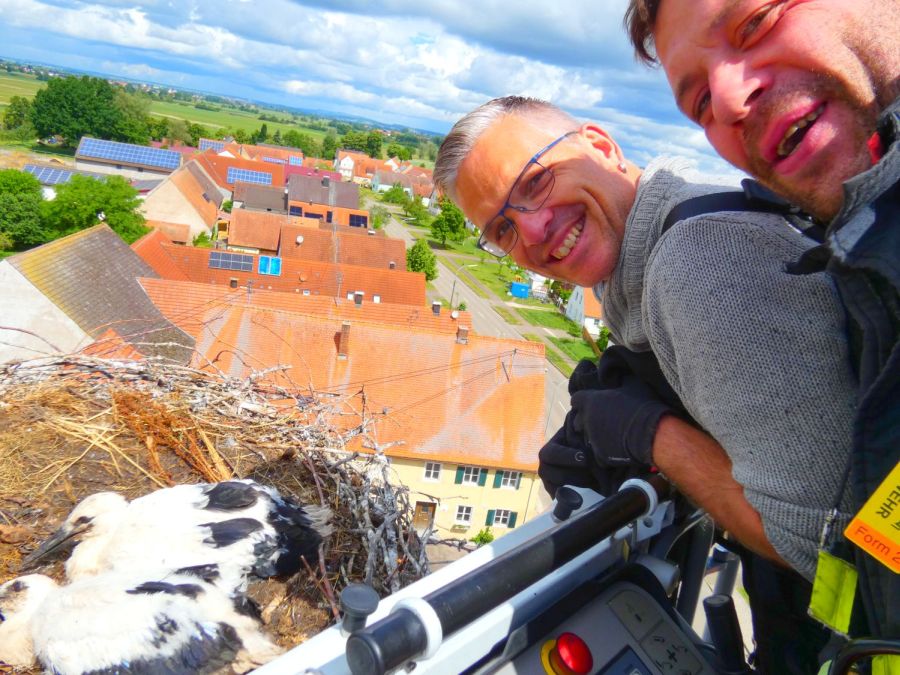 Beringer-Team gemeinsam mit der Freiwilligen Feuerwehr im Einsatz – Bild: Heidi Källner